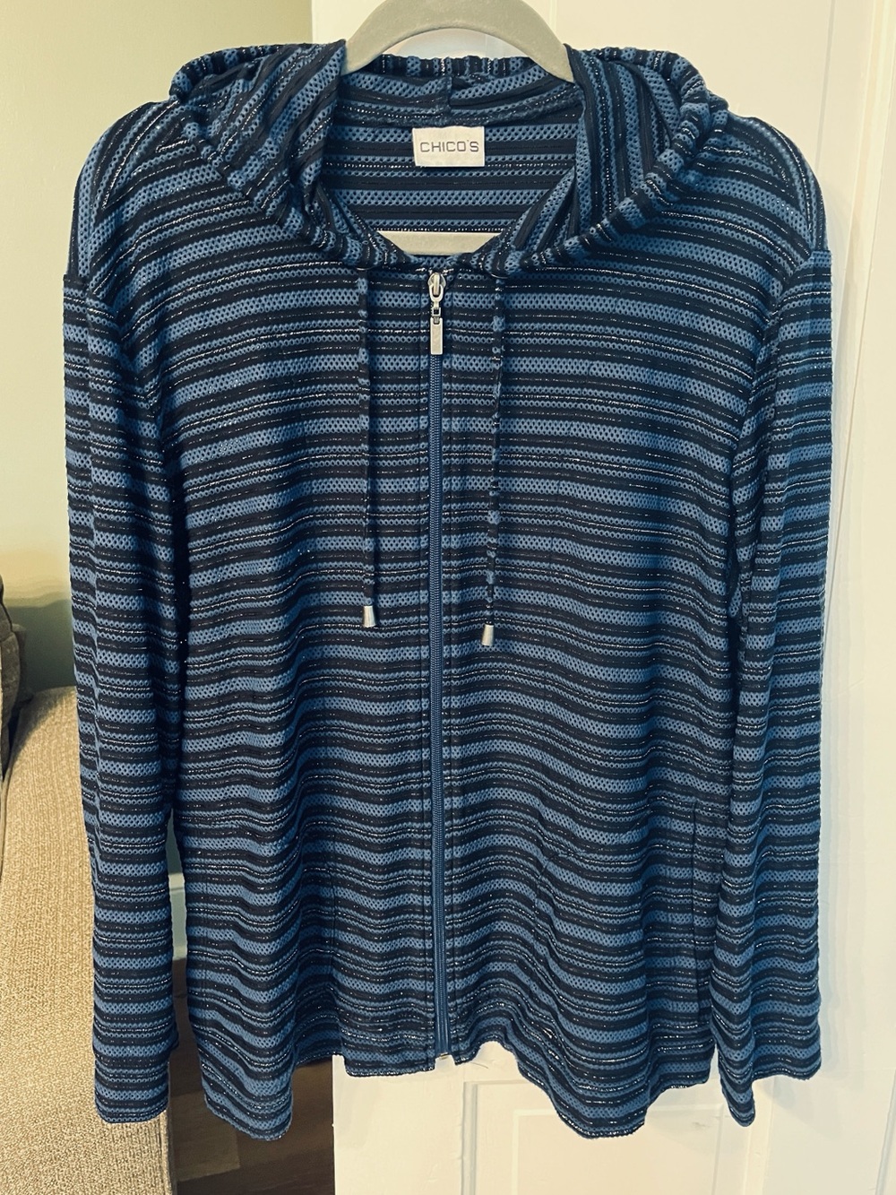 Chicos size 3 equivalent XL zip front hoodie jacket